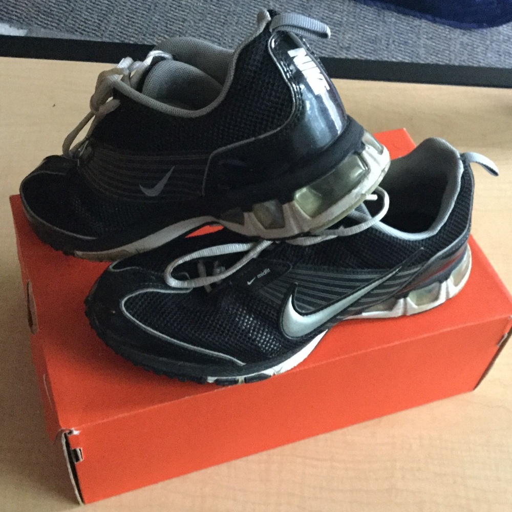 Nike Air Tennis Shoes